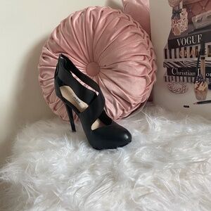 Guess Women’s Shoes 👠